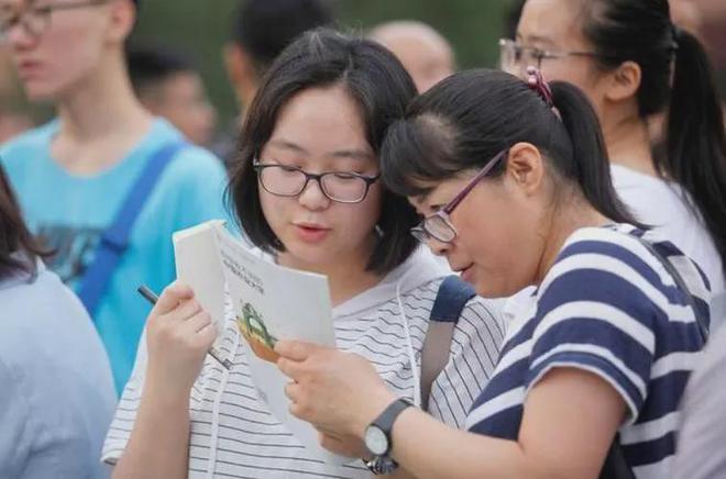 中医药大学教授逝世背后的深意，学术传承与医学发展的思考