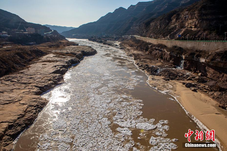 黄河壶口段流凌封河——自然与文化交织的壮丽景象