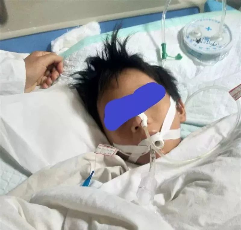 小伙凌晨重症入ICU，警钟敲响生命边缘，上吐下泻背后的危机