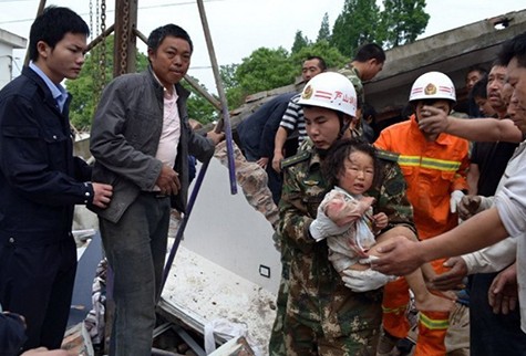 青春之光闪耀，幼师英勇救援，地震中的青春力量