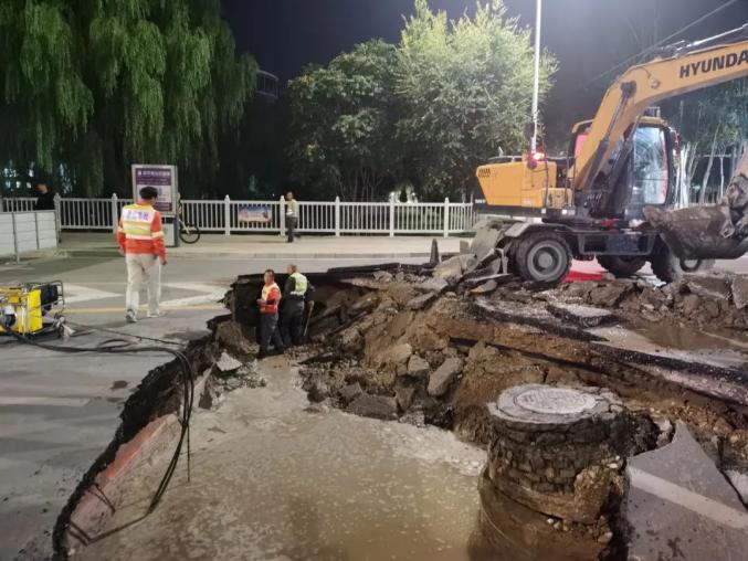 银川公路夜晚塌陷真相揭秘，事故背后的原因及应对措施